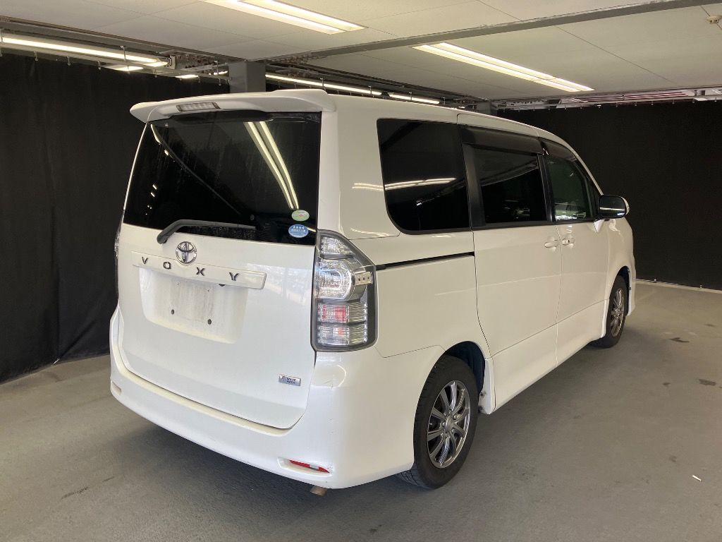 2011 Toyota Voxy ZS auction photo 4