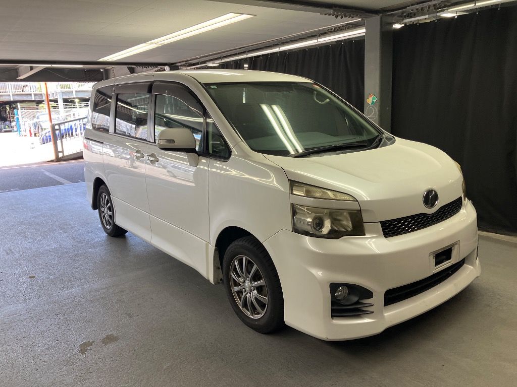 Japan Auction Vehicles 7 2011 Toyota Voxy ZS auction photo
