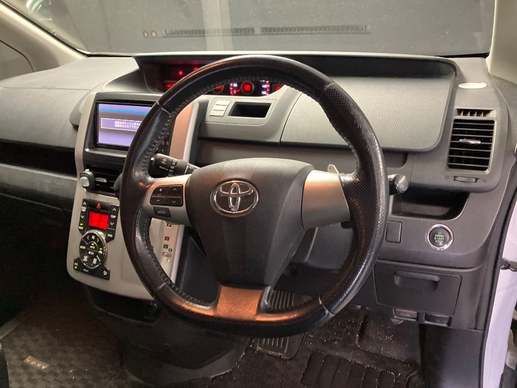 2011 Toyota Voxy ZS auction photo 3