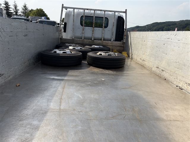 2010 Isuzu Elf 平ボディ auction photo 4
