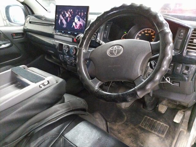 2007 Toyota Hiace Long DX GL Package 4WD auction photo 3