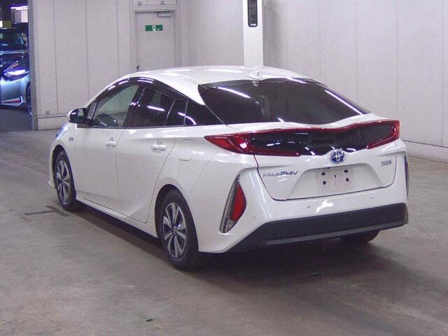 2017 Toyota Prius PHEV A auction photo 2