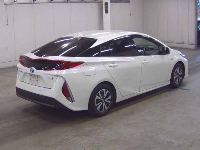 2017 Toyota Prius PHEV A auction photo 5