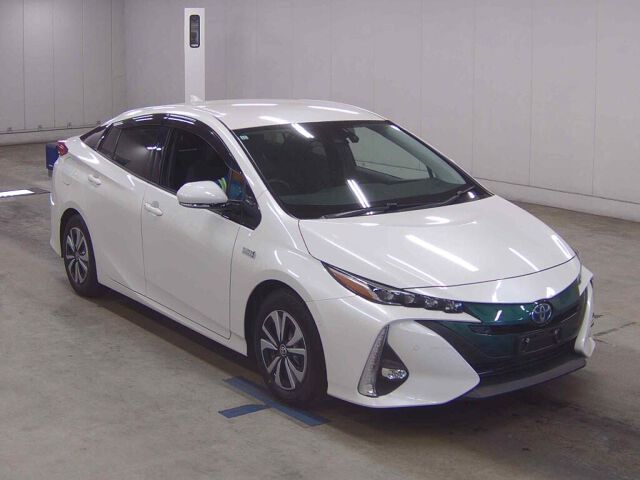 2017 Toyota Prius PHEV A Japan auction vehicle