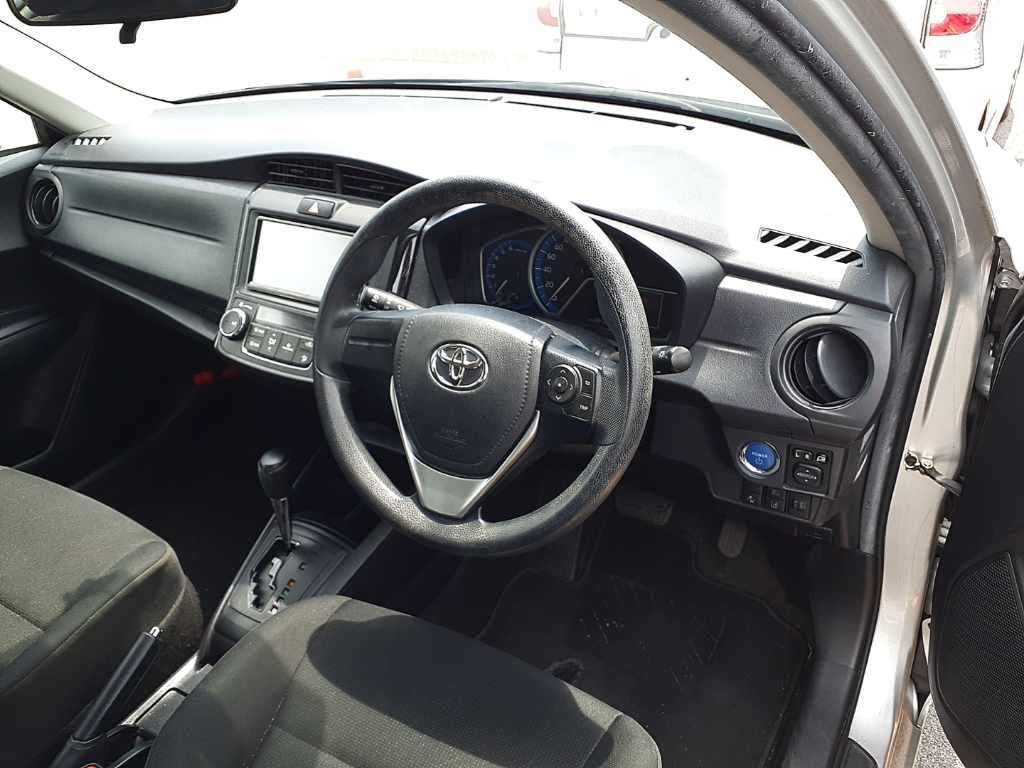 2021 Toyota Corolla Axio Hybrid EX auction photo 7