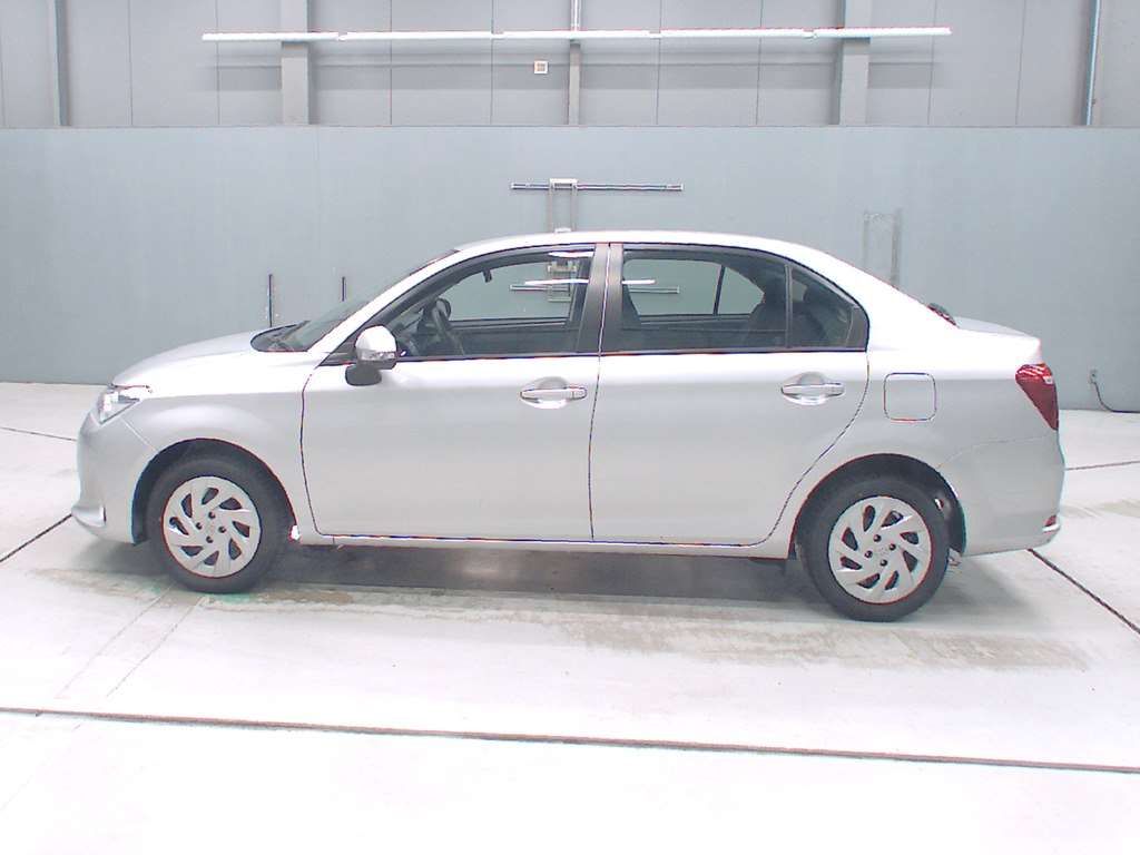 2021 Toyota Corolla Axio Hybrid EX auction photo 4