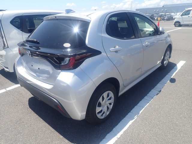 2020 Toyota Yaris 4WD X auction photo 2