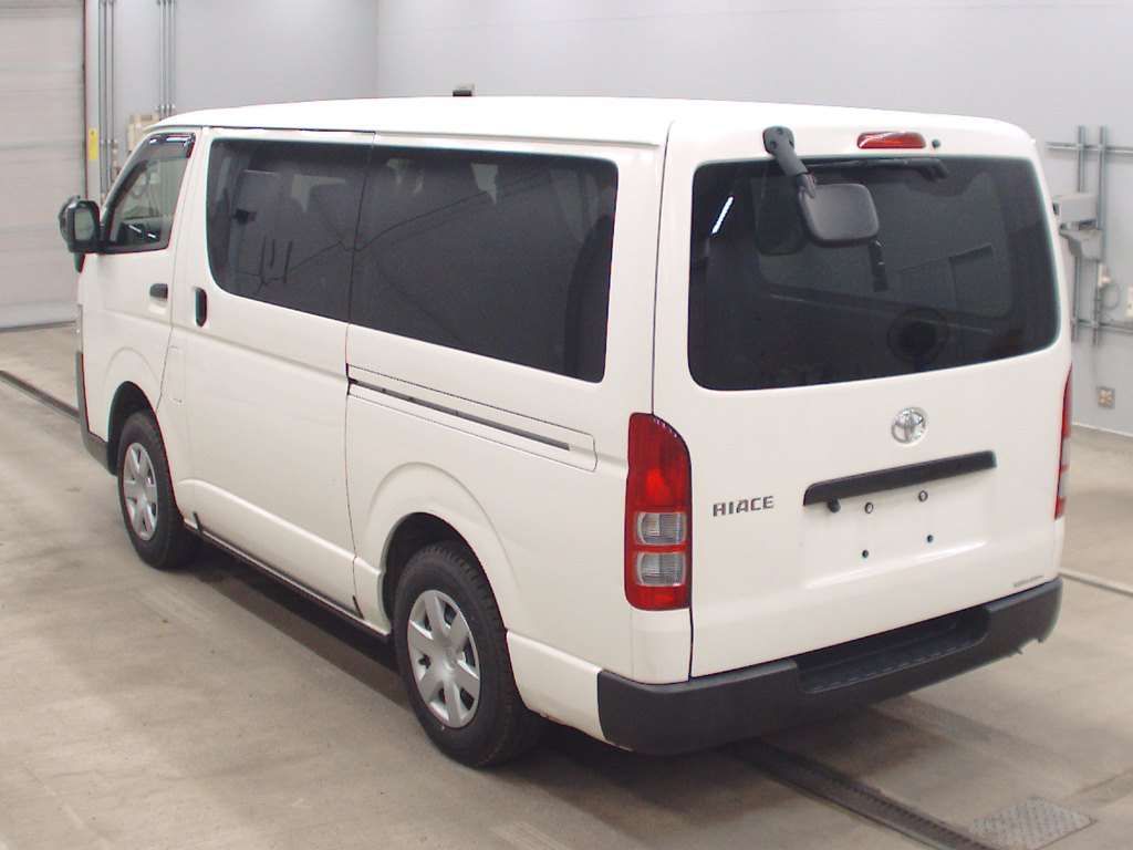 2021 Toyota Hiace DX 4WD auction photo 6