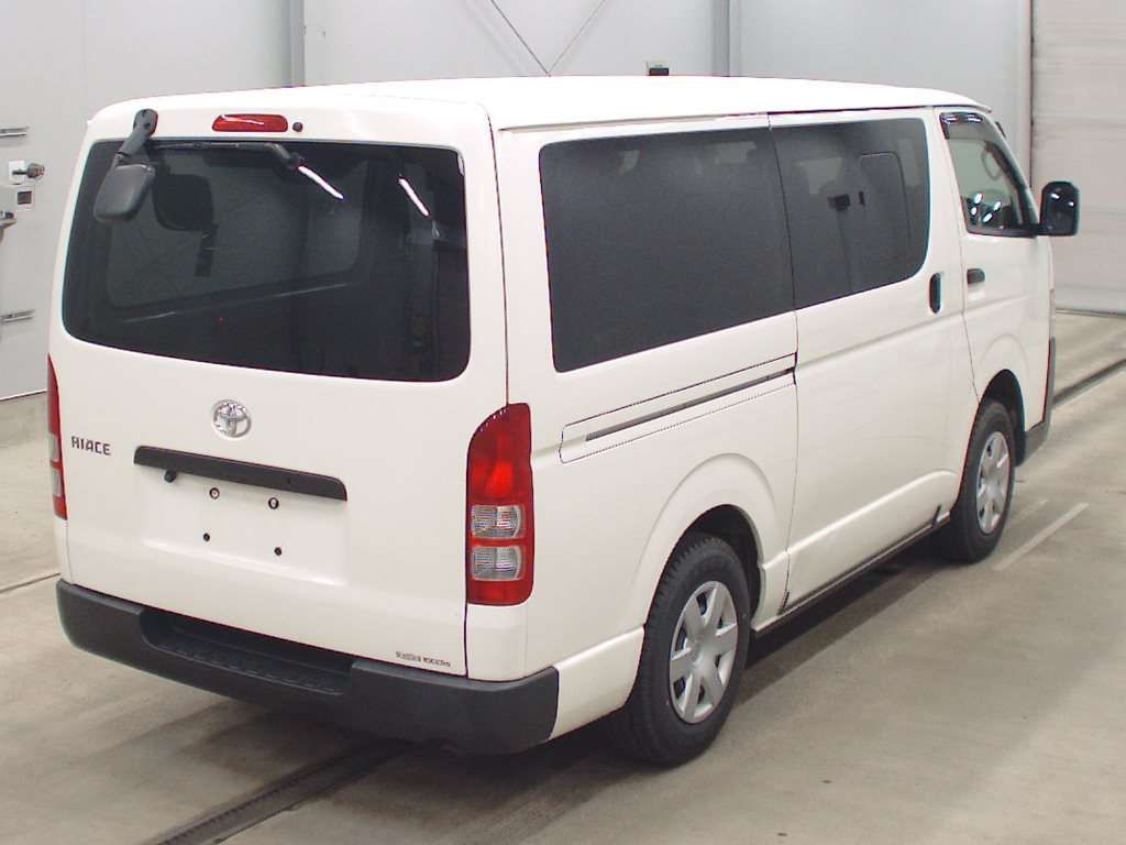 2021 Toyota Hiace DX 4WD auction photo 2