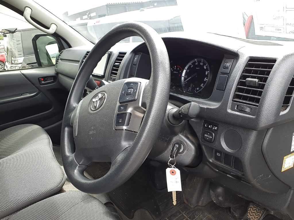 2021 Toyota Hiace DX 4WD auction photo 7
