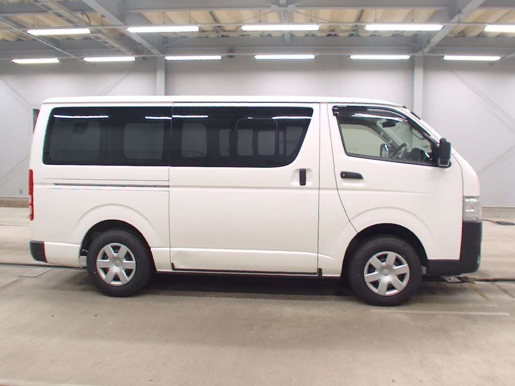 2021 Toyota Hiace DX 4WD auction photo 3
