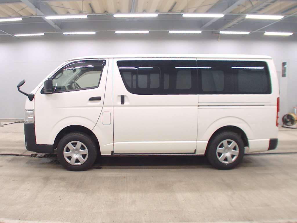 2021 Toyota Hiace DX 4WD auction photo 4