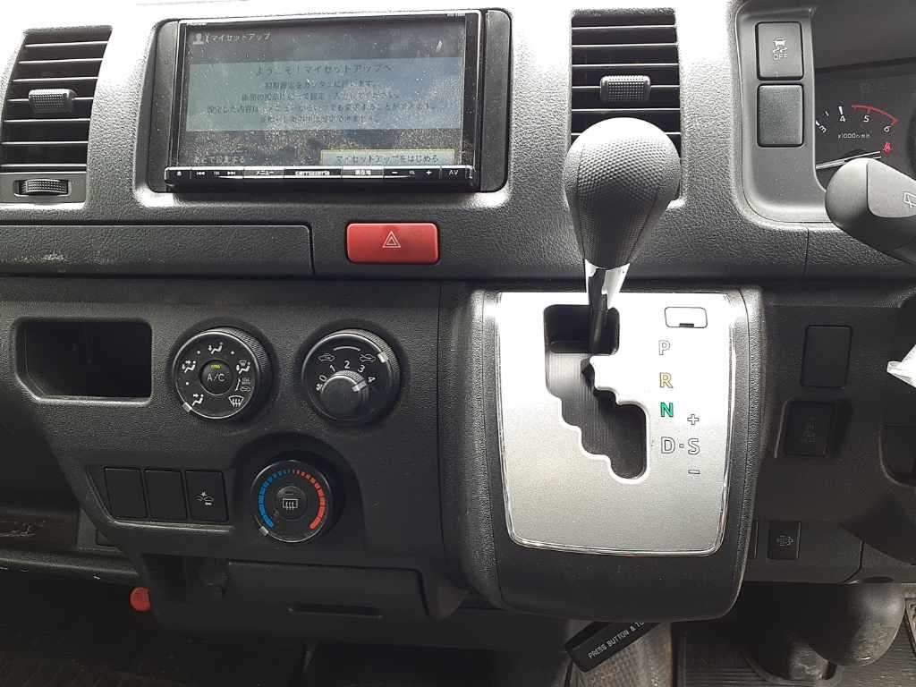 2021 Toyota Hiace DX 4WD auction photo 9
