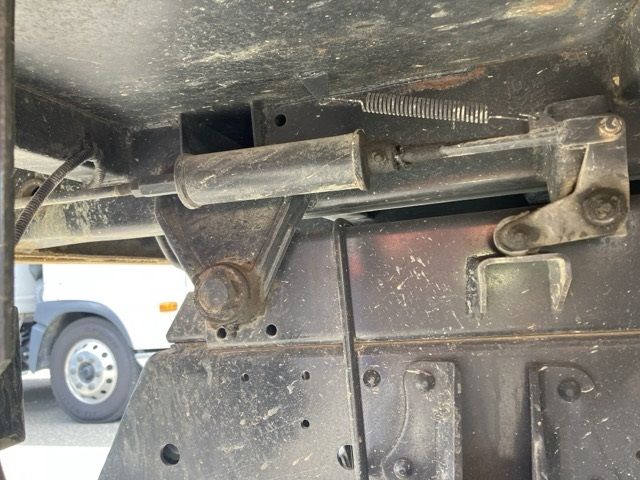 2017 Hino Ranger dump auction photo 15