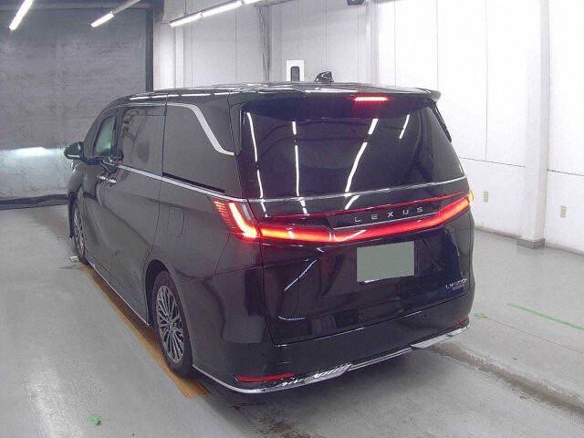 2024 Lexus LM LM500HバジョンL 4WD auction photo 2