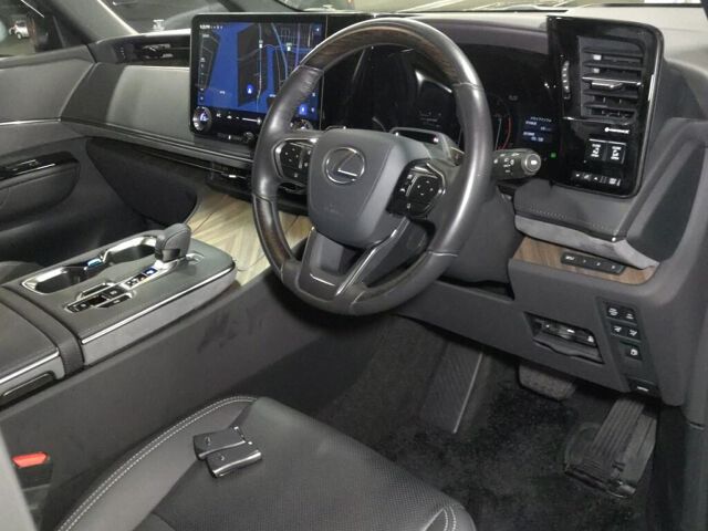 2024 Lexus LM LM500HバジョンL 4WD auction photo 3