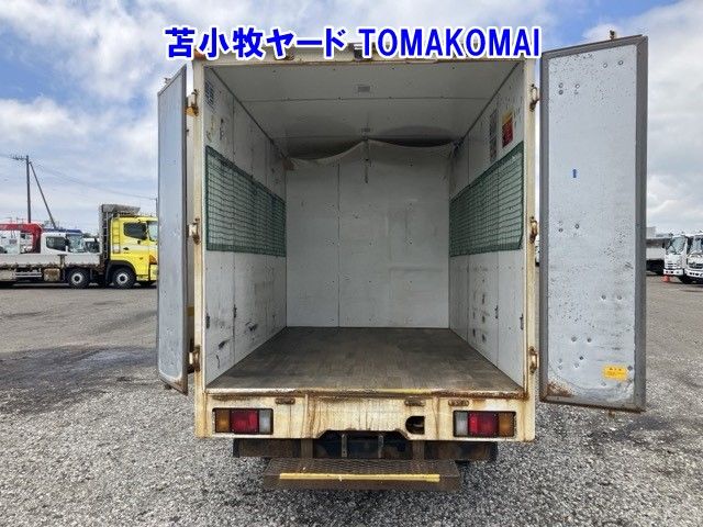 2013 Isuzu Elf Van auction photo 17