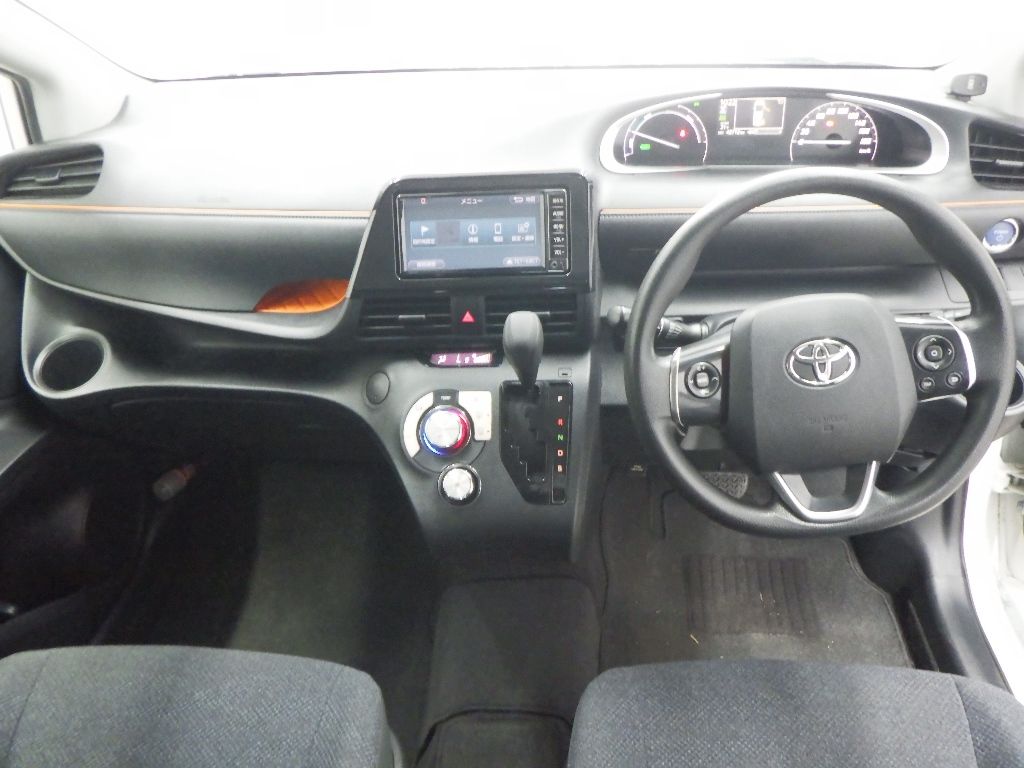 2017 Toyota Sienta ハイブリッドX auction photo 3