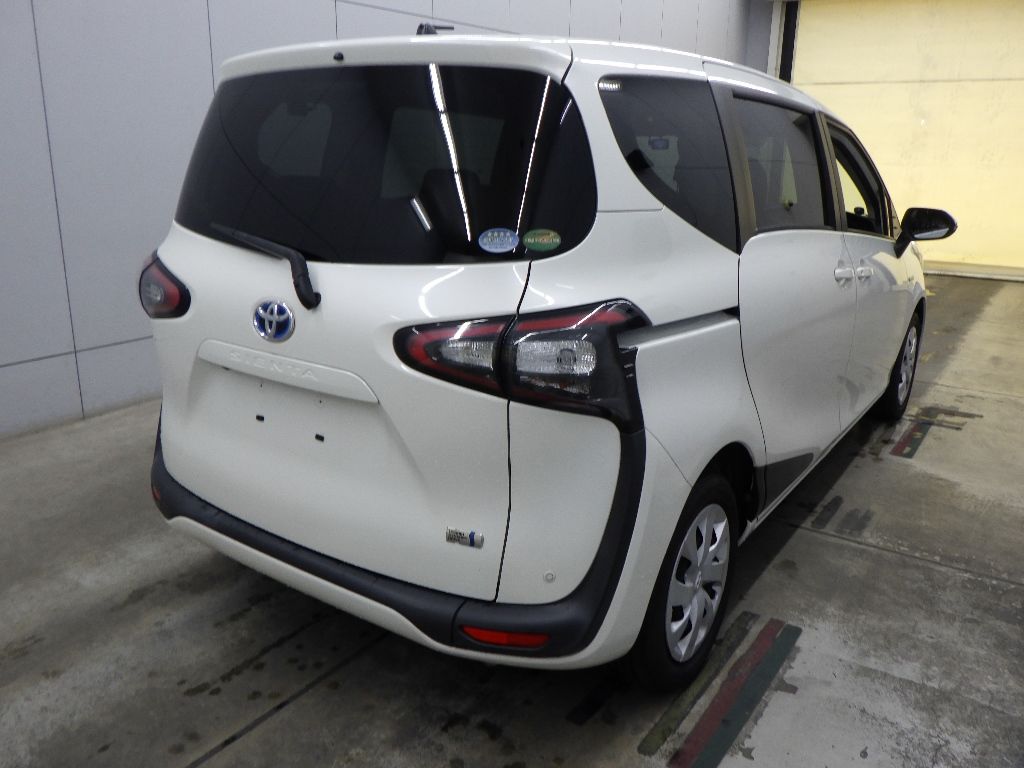 2017 Toyota Sienta ハイブリッドX auction photo 2