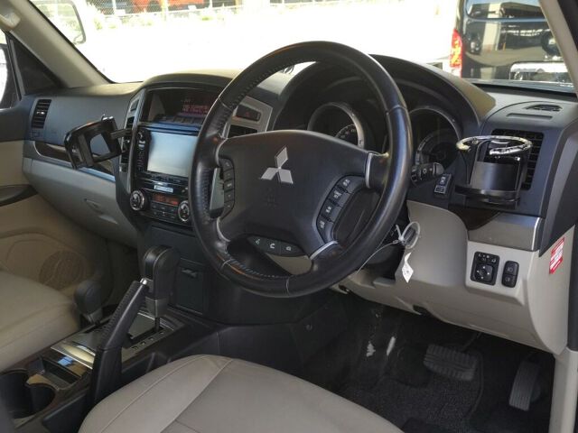 2019 Mitsubishi Pajero Final Edition 4WD auction photo 3
