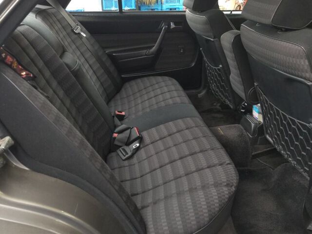 1990 Mercedes-Benz 190クラス auction photo 6