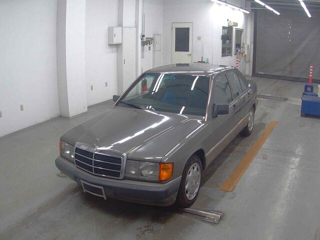 1990 Mercedes-Benz 190クラス auction photo 4