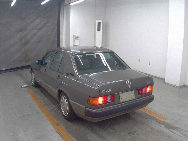1990 Mercedes-Benz 190クラス auction photo 2