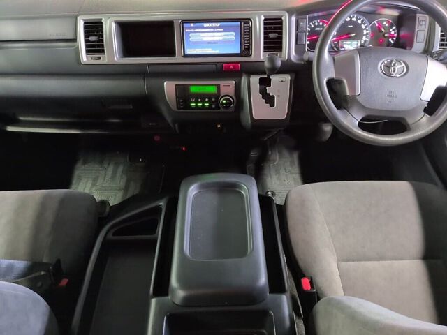2018 Toyota Hiace GL auction photo 3