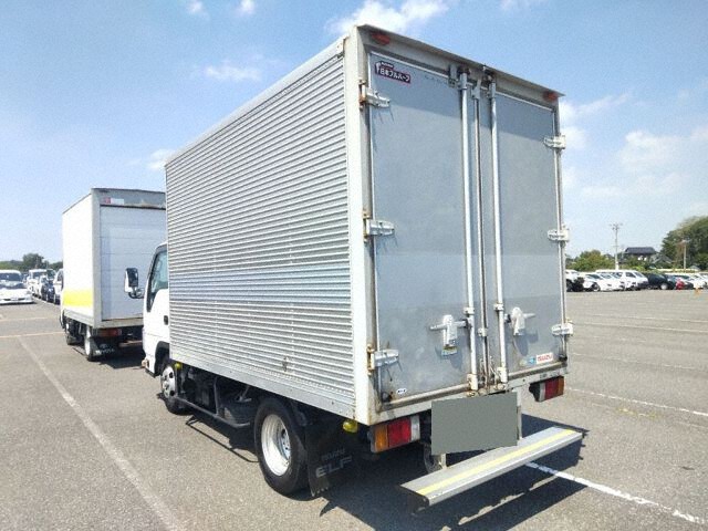 2015 Isuzu Elf auction photo 2