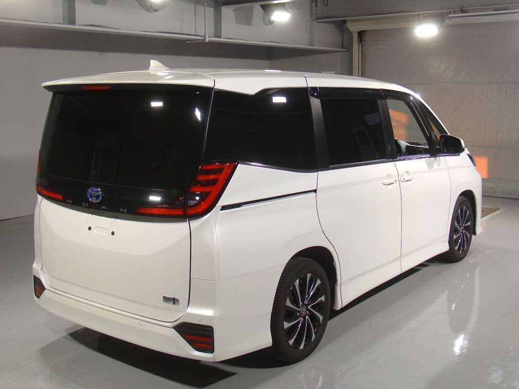 2022 Toyota Noah ハイブリッドS-Z auction photo 2