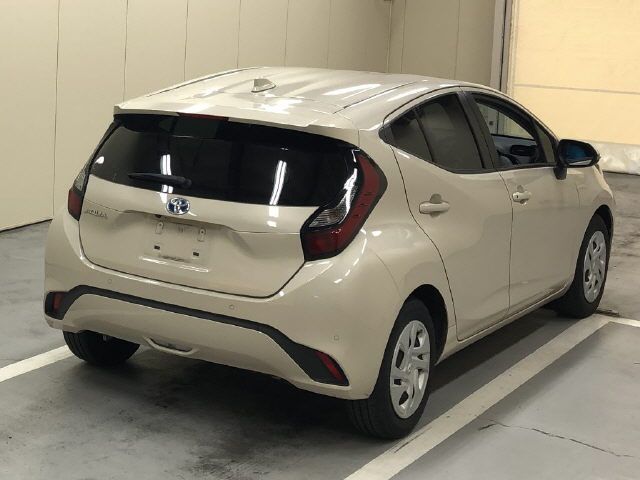 2022 Toyota Aqua X auction photo 4