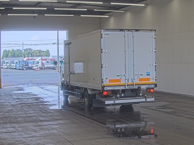 2010 Isuzu Forward レイゾウレイトウ PG auction photo 2
