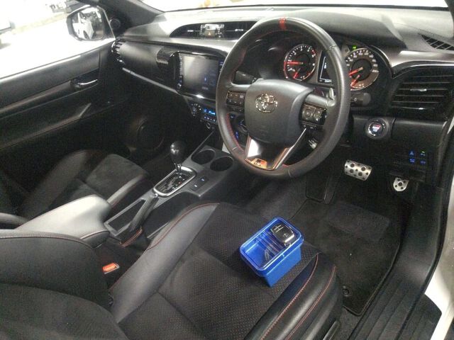 2024 Toyota Hilux Z GR Sport 4WD auction photo 3