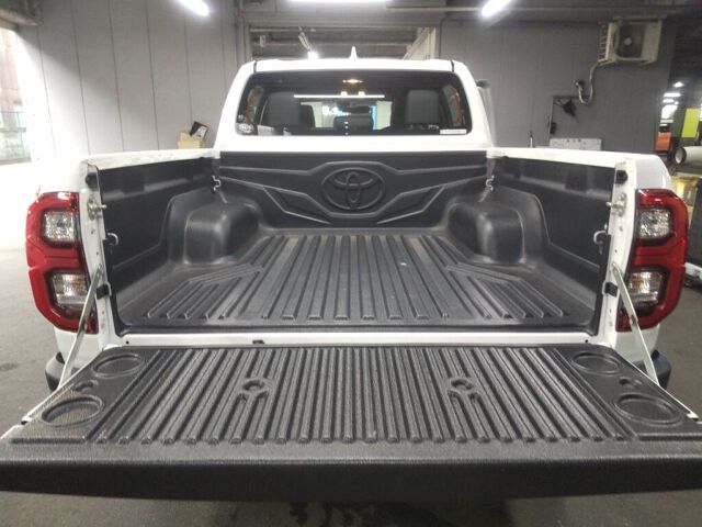 2024 Toyota Hilux Z GR Sport 4WD auction photo 6