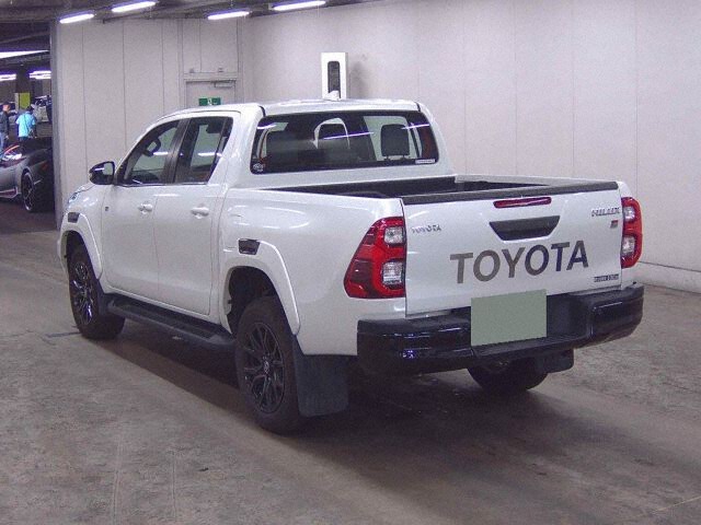 2024 Toyota Hilux Z GR Sport 4WD auction photo 2