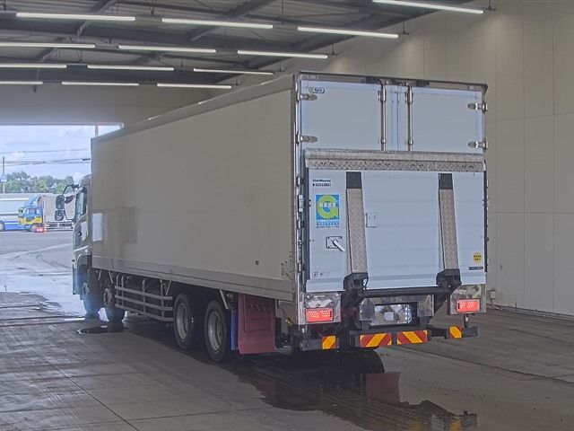 2021 Nissan Diesel UD Refrigerated PG auction photo 2