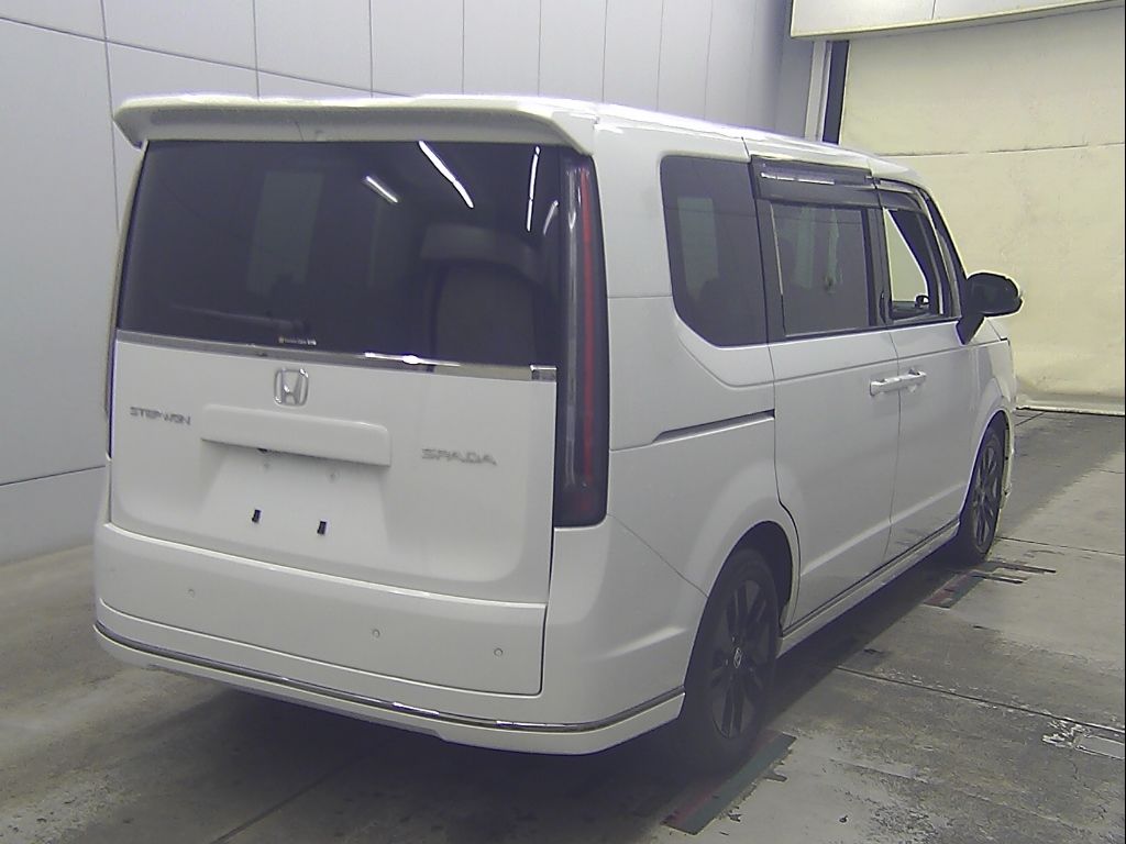 2023 Honda Stepwgn 7 people auction photo 2