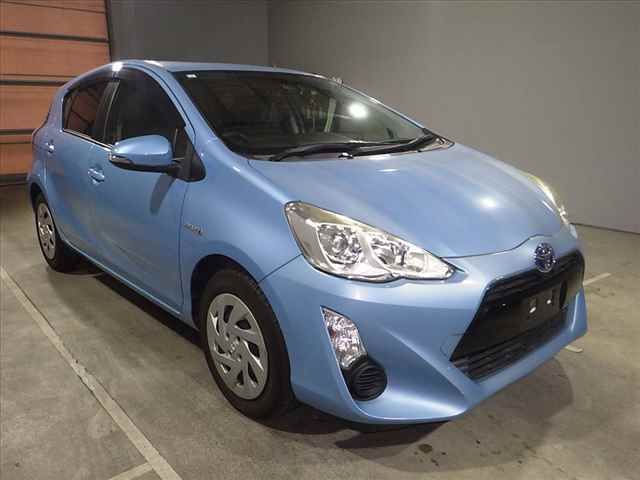 2017 Toyota Aqua S ナビレディパッケージ auction photo 3