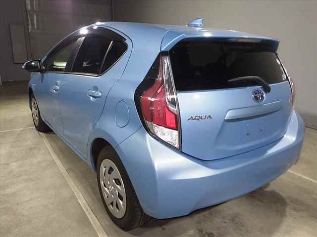 2017 Toyota Aqua S ナビレディパッケージ auction photo 4