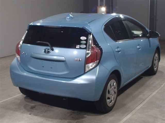 2017 Toyota Aqua S ナビレディパッケージ auction photo 2