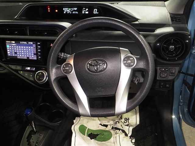 2017 Toyota Aqua S ナビレディパッケージ auction photo 8