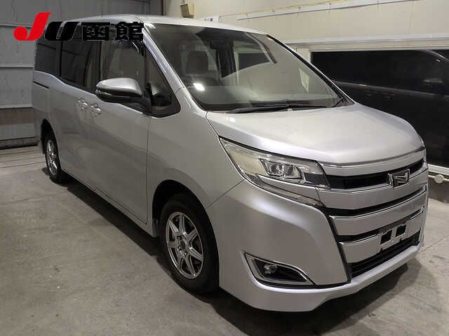 2017 Toyota Noah 4WD X auction photo 4