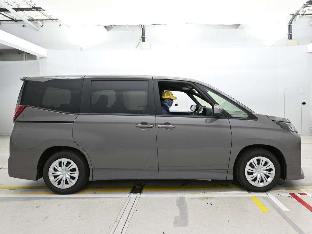 2026 Toyota Noah Hybrid S-X auction photo 3