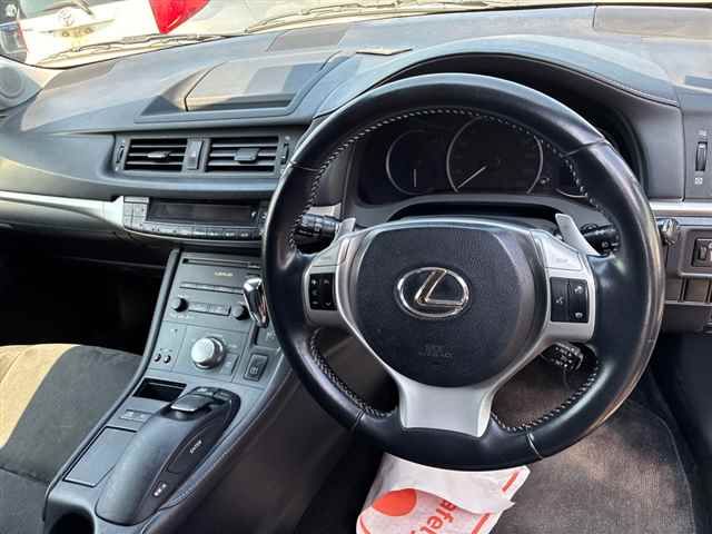 2011 Lexus CT CT200hバージョンC auction photo 3