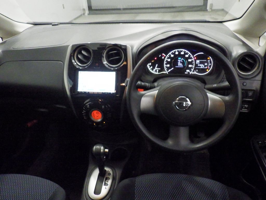 2013 Nissan ノート HB X DIG-S auction photo 3