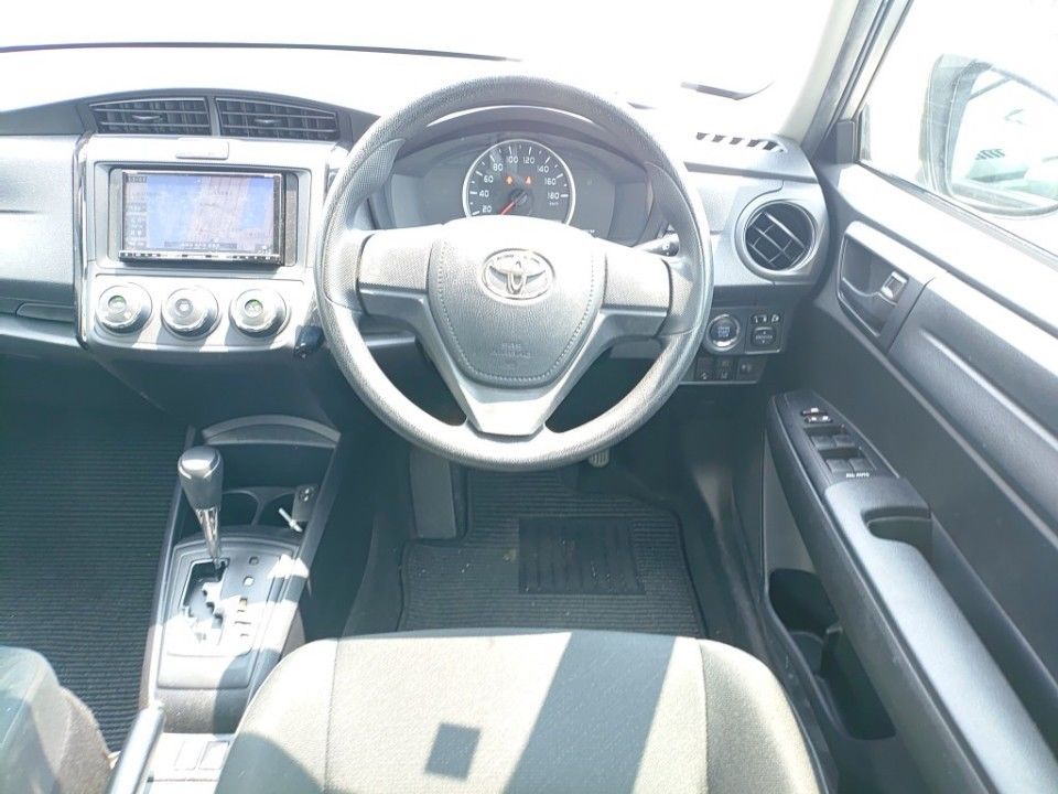 2021 Toyota カローラ アクシオ auction photo 3