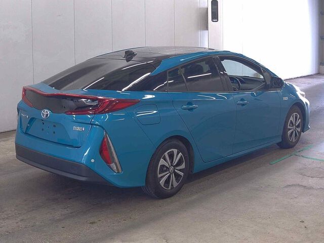 2017 Toyota Prius PHEV S Navi Package auction photo 5