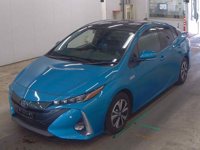 2017 Toyota Prius PHEV S Navi Package auction photo 4