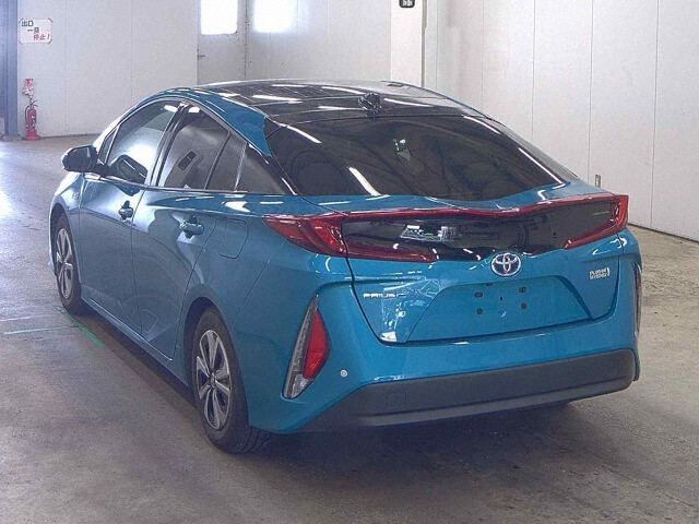 2017 Toyota Prius PHEV S Navi Package auction photo 2