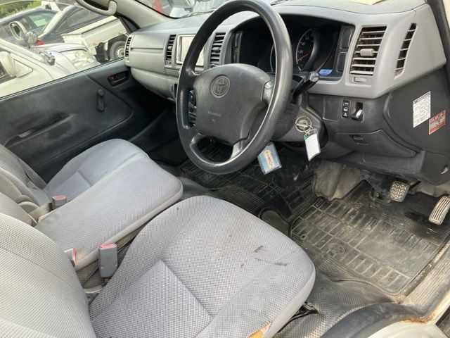 2005 Toyota Hiace auction photo 4